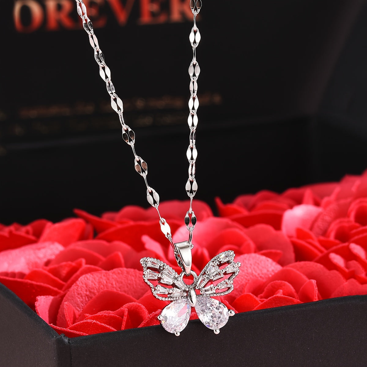 Hollow Butterfly Copper Inlaid Zircon Women's Necklace Valentine's Day Imitation Rose Exquisite Gift Box For Girlfriend Bestie